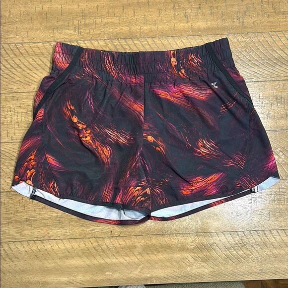 NWOT  Xersion running shorts size small - Picture 1 of 9